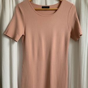 Pink short sleeve dress with appliqué lace hem